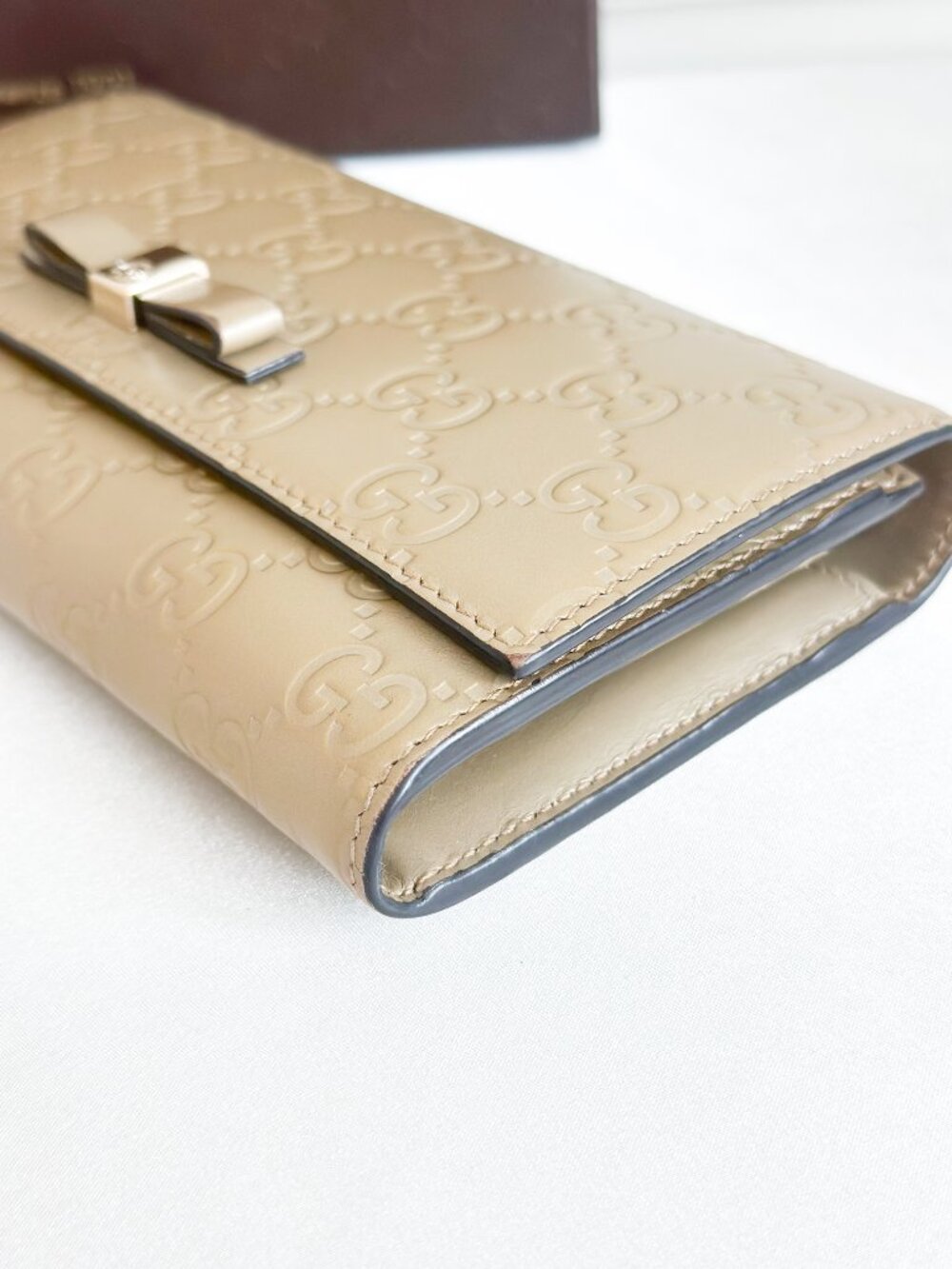 Gucci Guccissima Bow Continental Wallet Gold Metallic - Picture 6 of 16